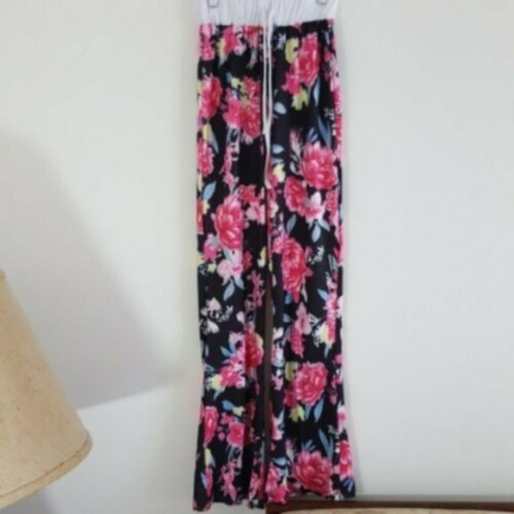 Small Black & White wide leg floral design …
